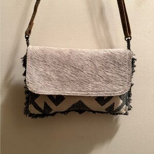 Myra Womens Purse 7 X 10 in Crossbody Cowhide Snap Handbag Gray Zip Pocket Lined